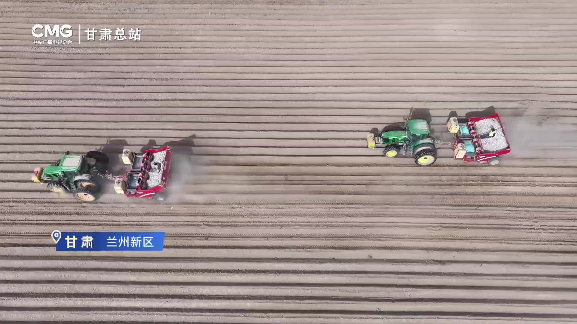 央媒看新區(qū)｜蘭州新區(qū)高標準農(nóng)田農(nóng)機作業(yè)忙